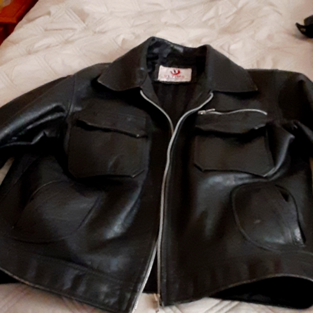 Último Cowhide Leather Jacket